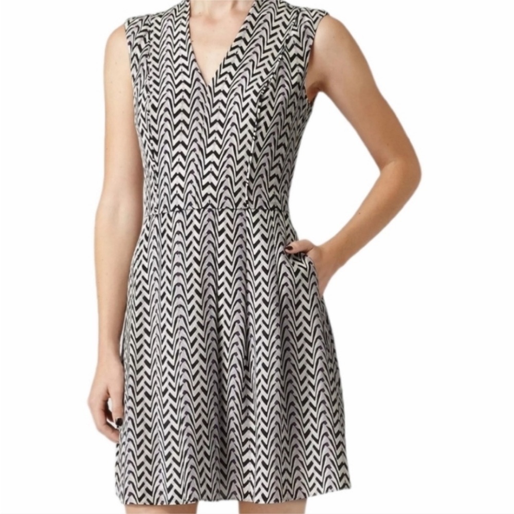 Reiss Tia Print Silk Mini Flared Pockets Dress Lightweight classic vneckline